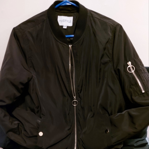 Jackets & Blazers - 2/$25 NWOT Fall jacket with zip detail